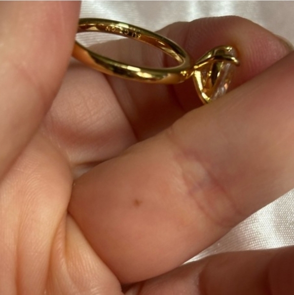 QVC Stunning 1.5 kt Diamonique Solitare Gold over 925 Silver Ring size 6 - Picture 6 of 14